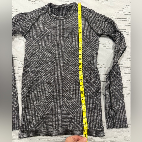 Lululemon Rest Less Pullover Top EUC - Picture 9 of 9